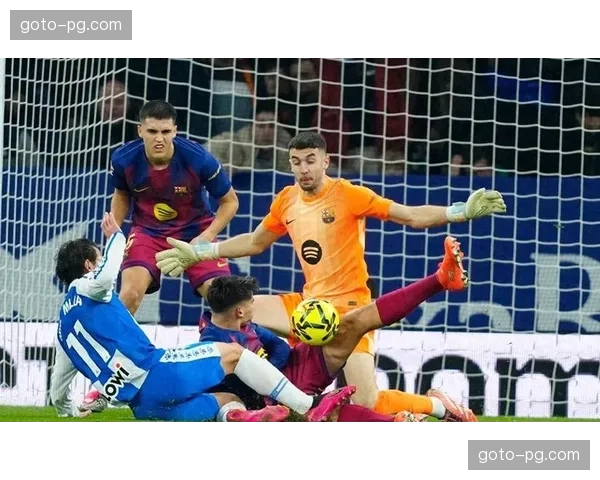 西甲积分榜巴萨58分领跑，皇马57分紧追，争冠悬念持续至赛季末