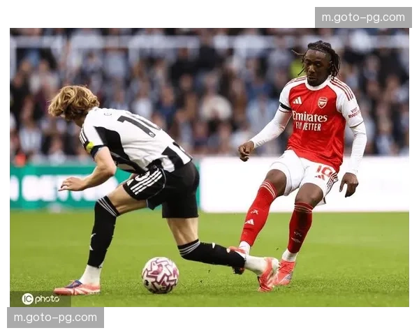 加布里埃尔限制佩德罗成功，阿森纳中卫防守任务完成出色